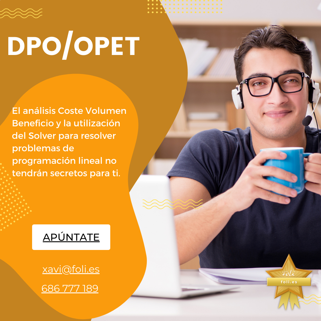 Chico con gafas y una taza preparado para su próxima clase de DPO / OPET del primer semestre en nuestra academia de ADE en Mallorca